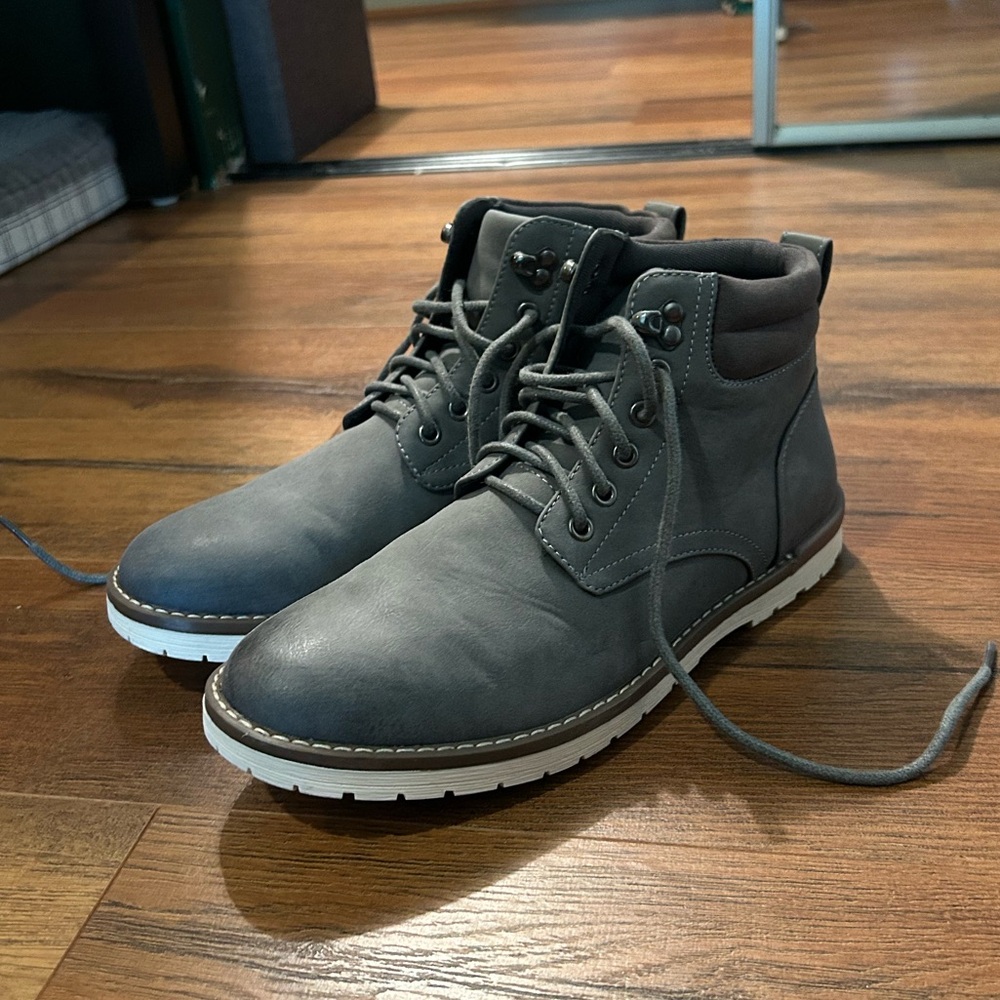 Excellent condition worn only once Vortey blue/gray matte men’s boots